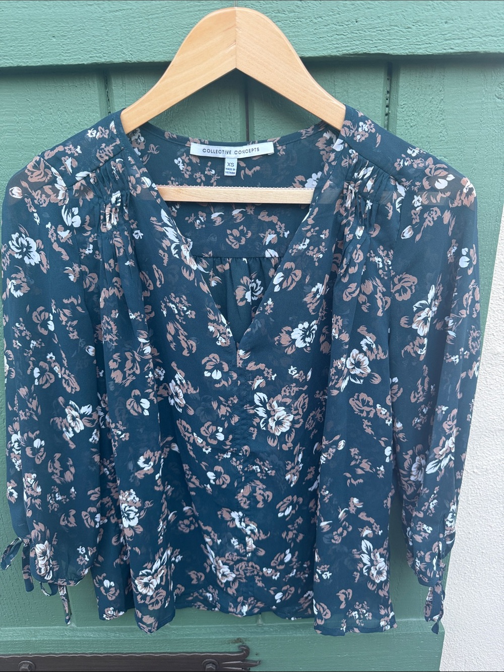 Collective Concepts Teal Floral Split-Neck Blouse